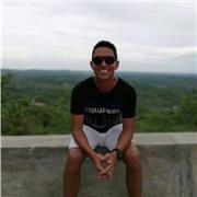 Profesor de Ciencias sociales imparte clases a niños y jóvenes